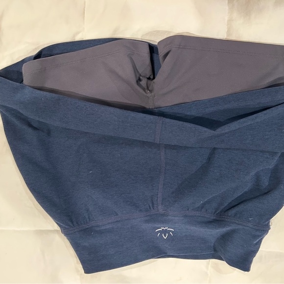 Beyond Yoga Navy Blue Heather Women's Tennis Skirt with built in shorts - Picture 4 of 4